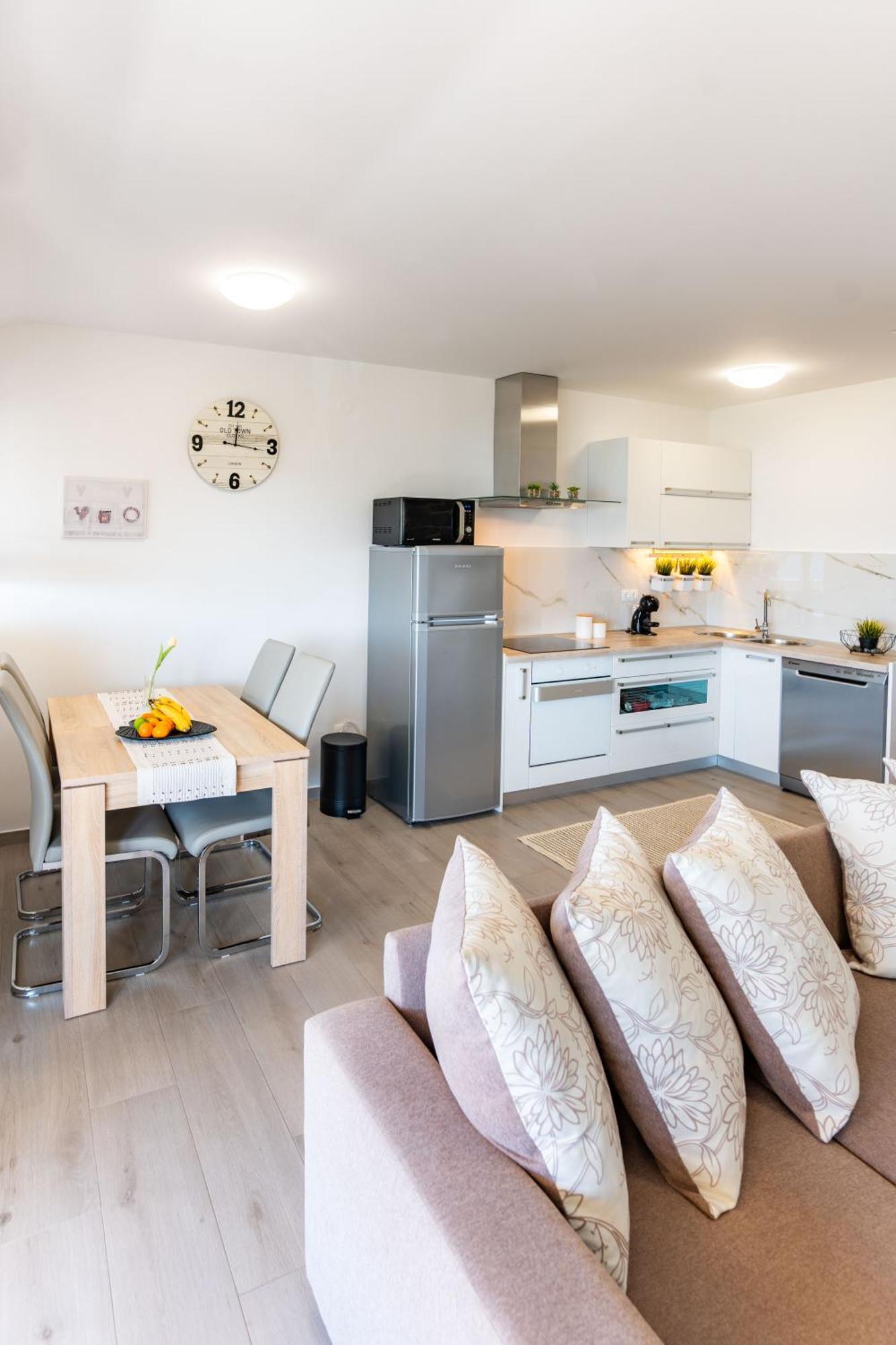 Apartman Petra S Pogledom Na More Banjol Esterno foto